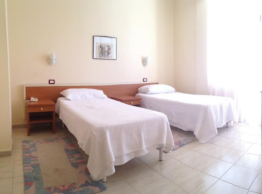 Akropoli Hotel Kryemëdhej Zimmer foto